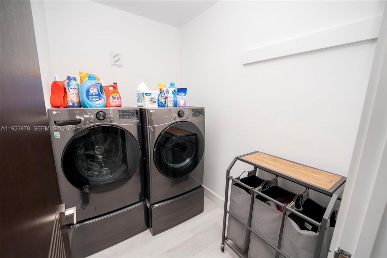 8340 NW 33 Terrace, Doral, FL 33122 Photo