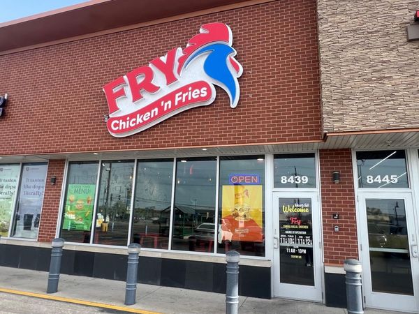 8439 W Golf Road W, Niles, IL 60714