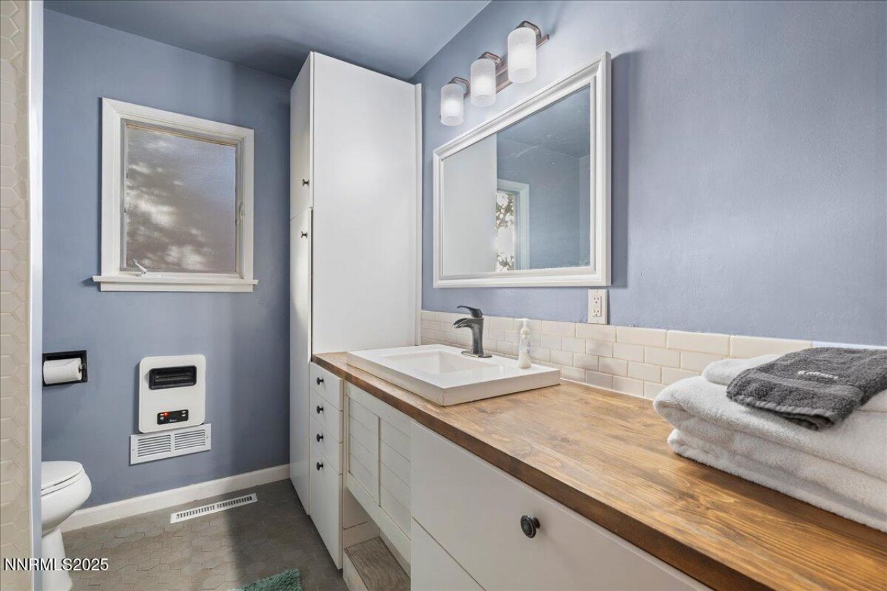 900 W Washington Street, Carson City, NV 89703 Photo