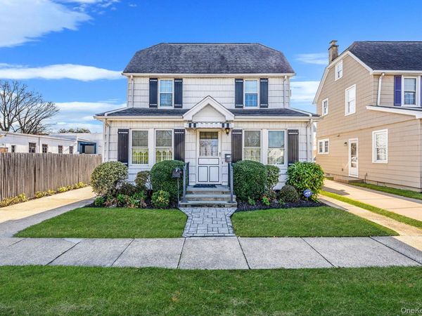 12 Hawthorne Street, Williston Park, NY 11596