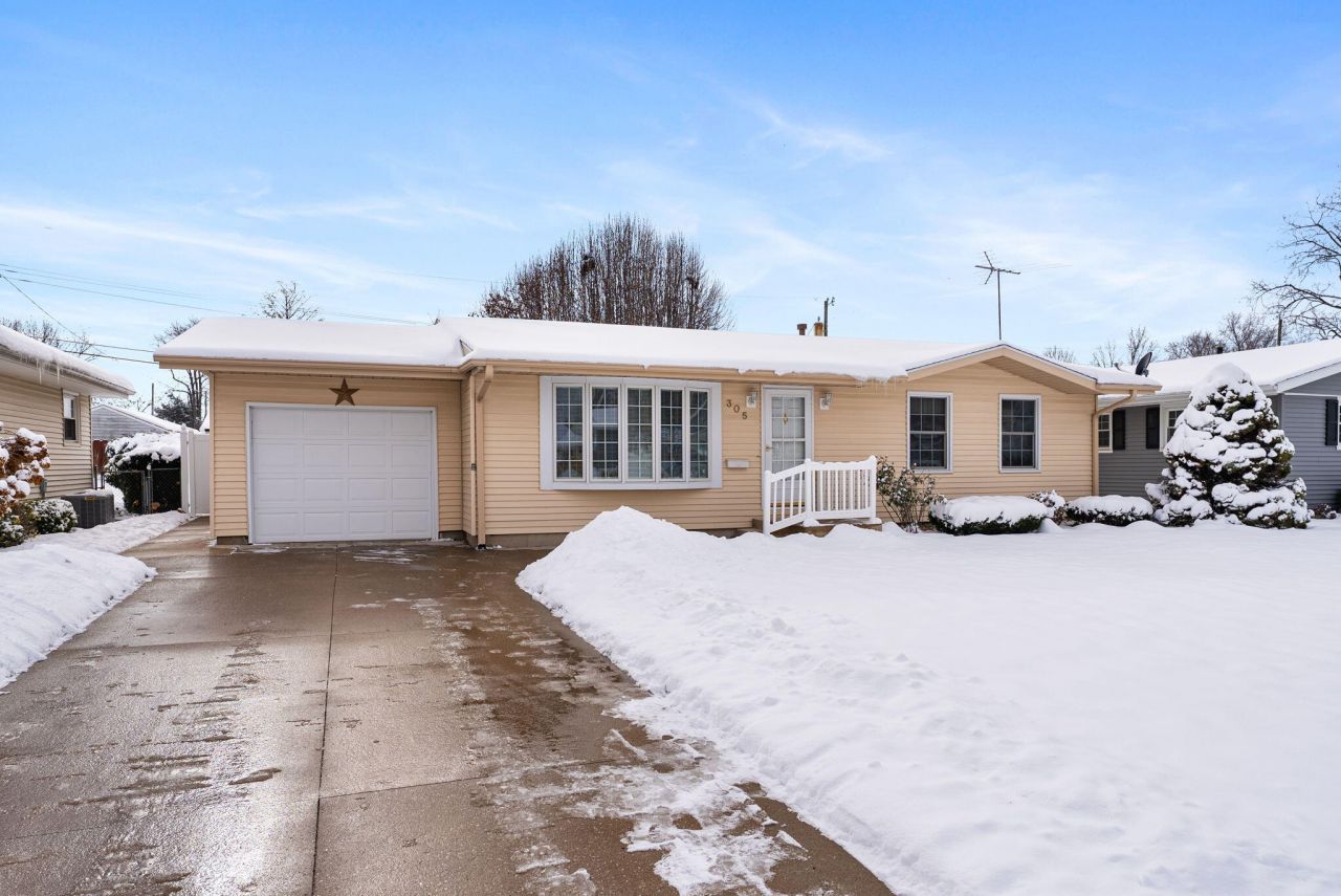 305 Ruthella Dr, West Burlington, IA 52655 Main Photo