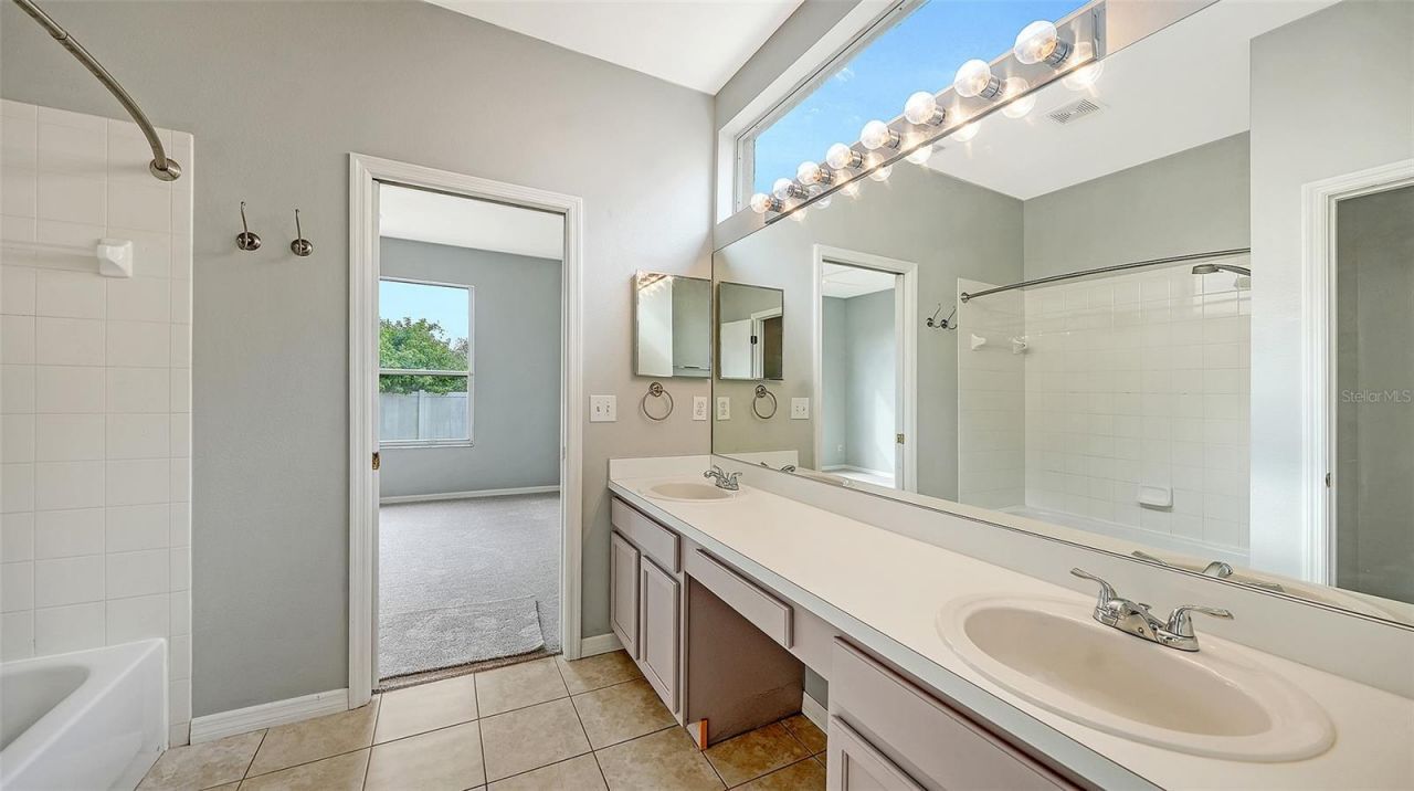 5513 47th Court E, Bradenton, FL 34203 Photo