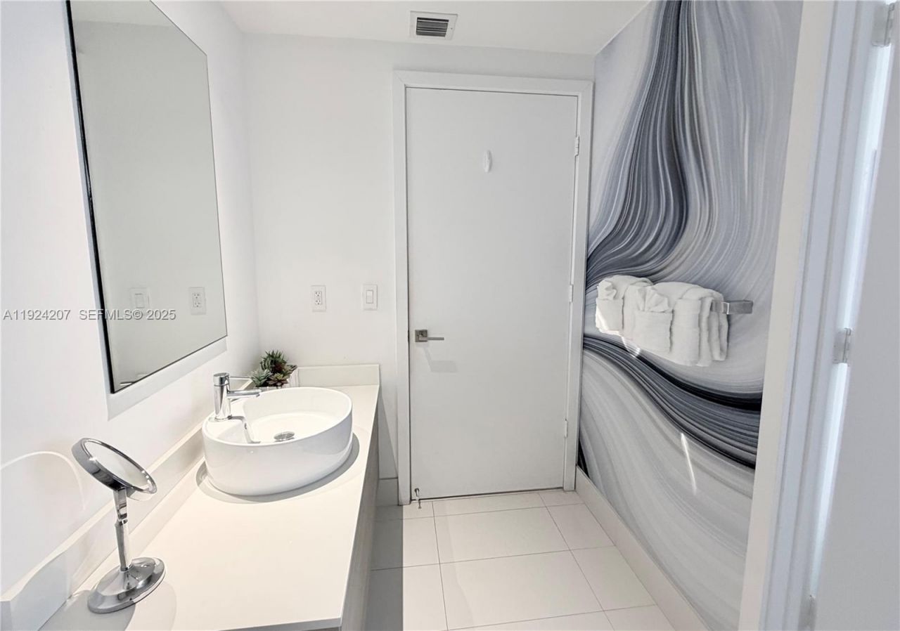 121 NE 34th St, Unit 3014, Miami, FL 33137 Photo