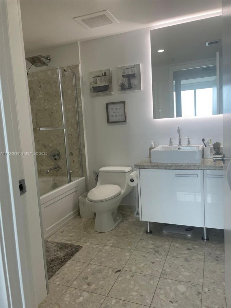 185 SW 7th St, Unit 2014, Miami, FL 33130 Photo