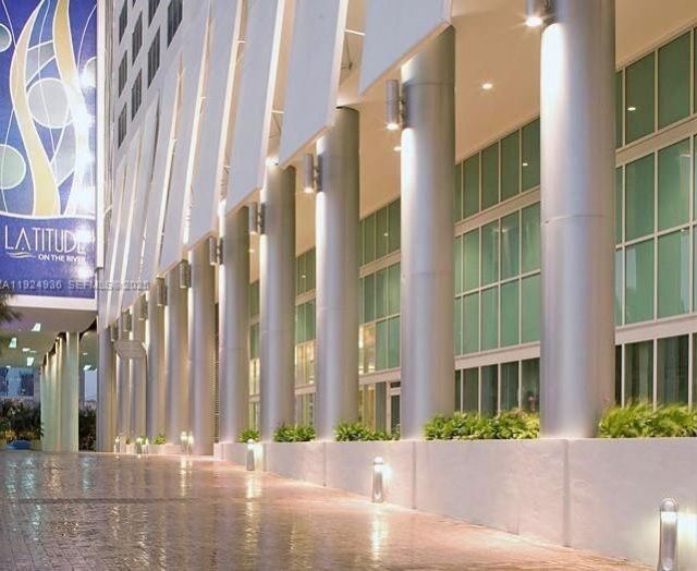 185 SW 7th St, Unit 2014, Miami, FL 33130 Photo