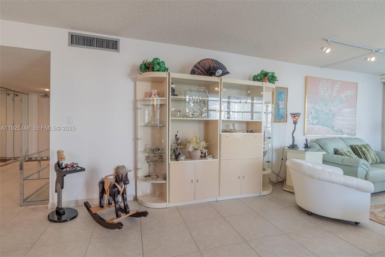 301 174th St, Unit 503, Sunny Isles Beach, FL 33160 Photo