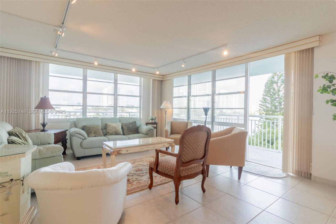 301 174th St, Unit 503, Sunny Isles Beach, FL 33160 Photo