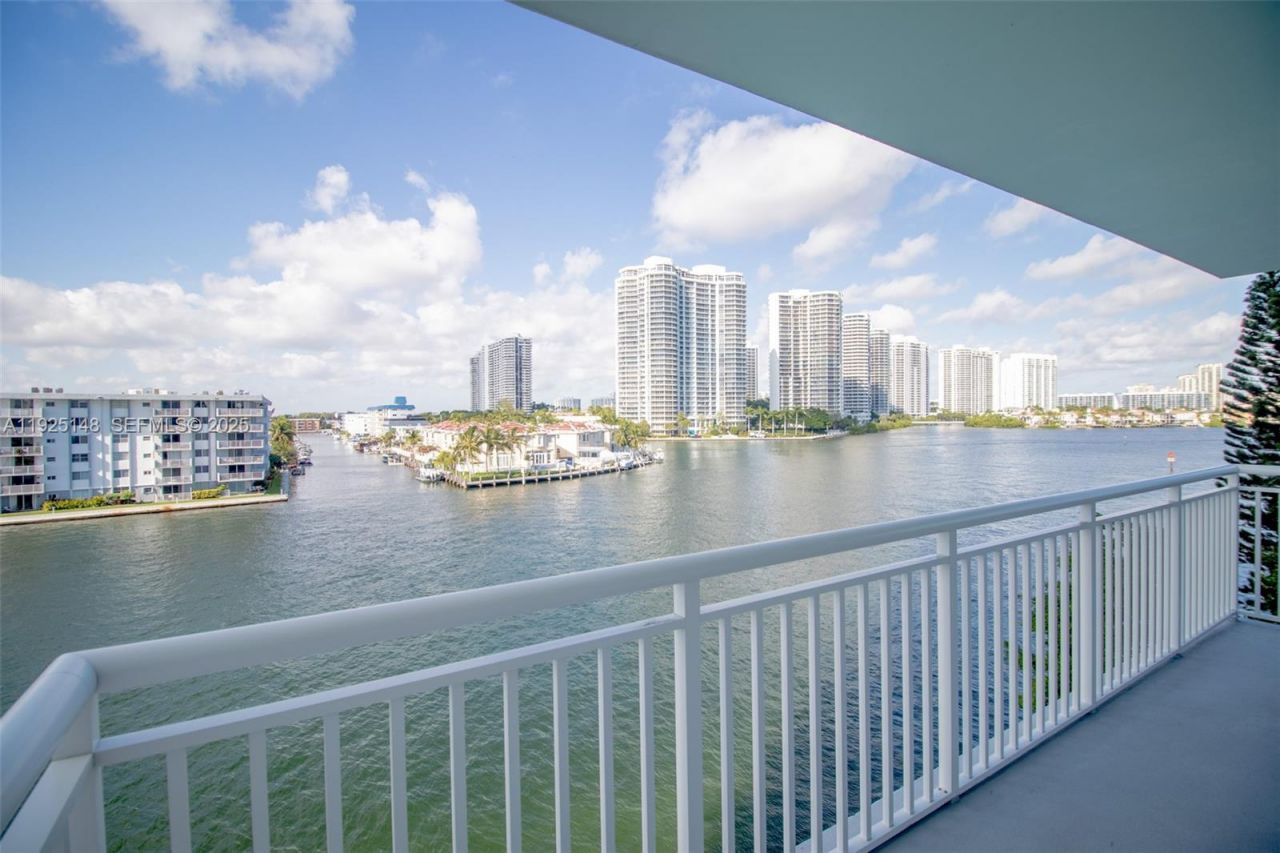 301 174th St, Unit 503, Sunny Isles Beach, FL 33160 Photo