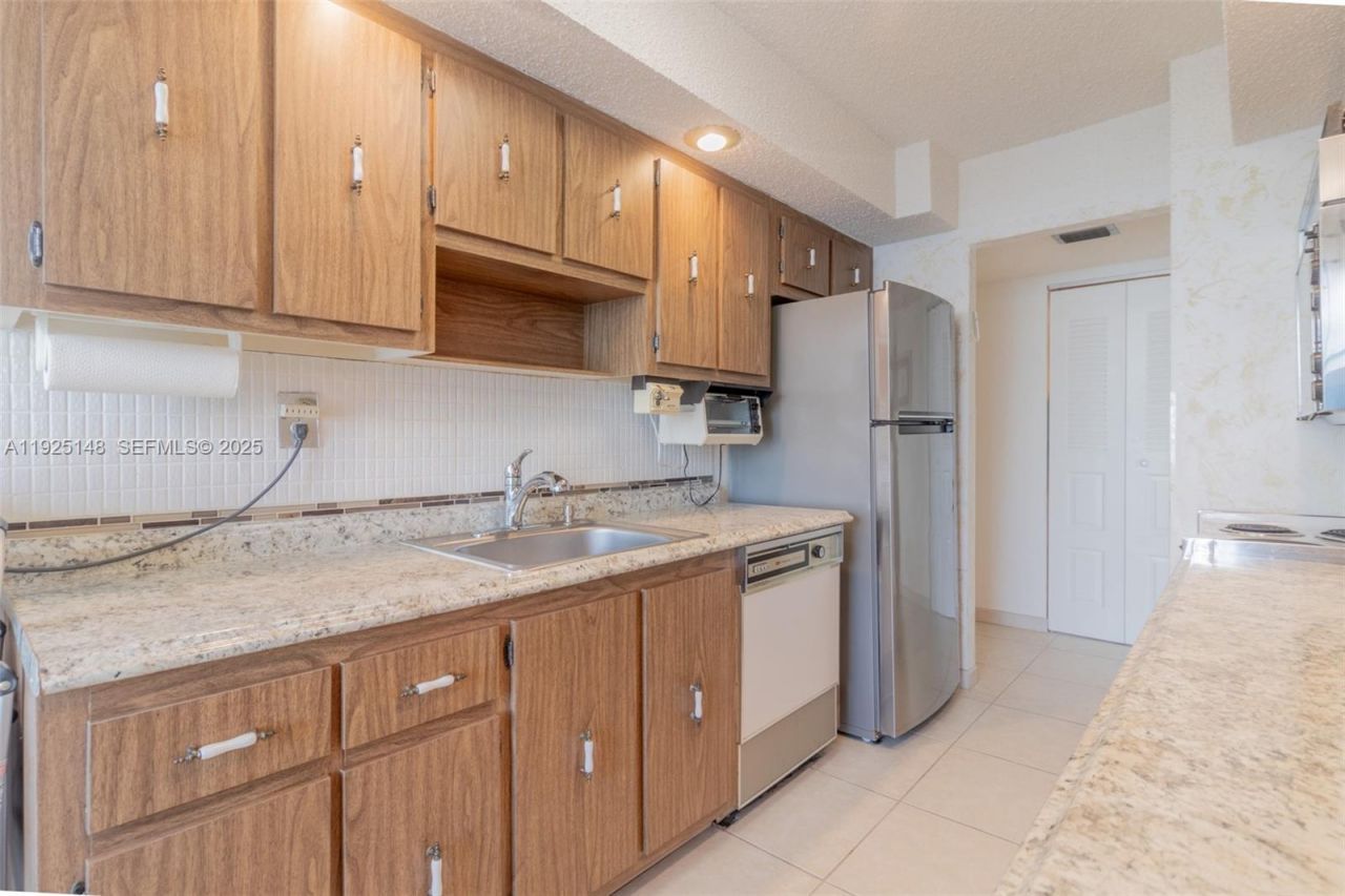 301 174th St, Unit 503, Sunny Isles Beach, FL 33160 Photo