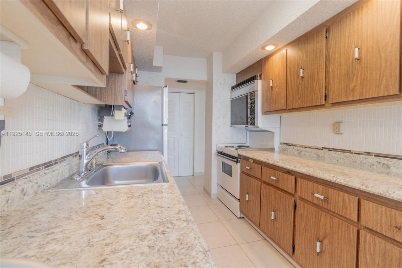 301 174th St, Unit 503, Sunny Isles Beach, FL 33160 Photo