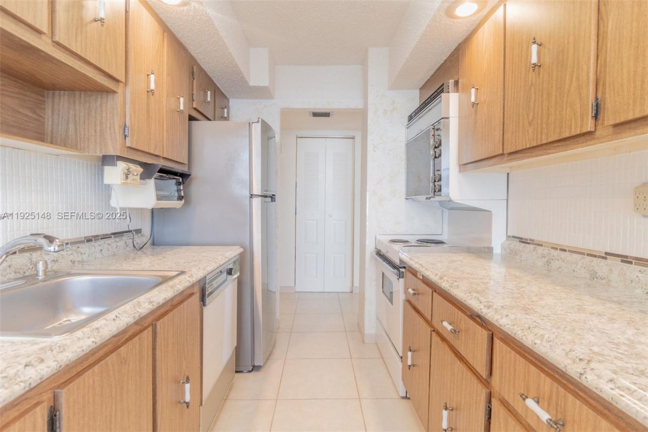 301 174th St, Unit 503, Sunny Isles Beach, FL 33160 Photo