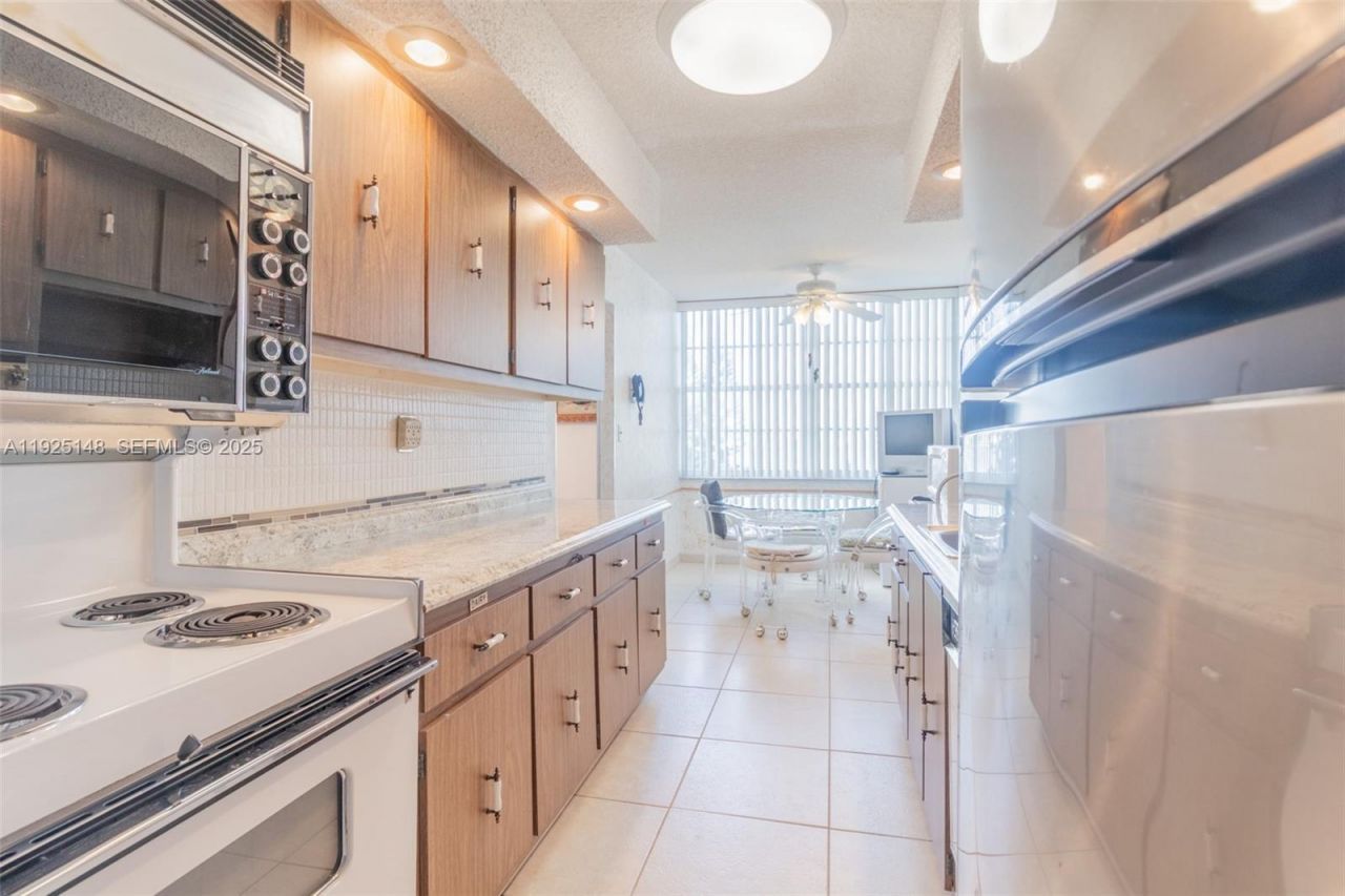 301 174th St, Unit 503, Sunny Isles Beach, FL 33160 Photo