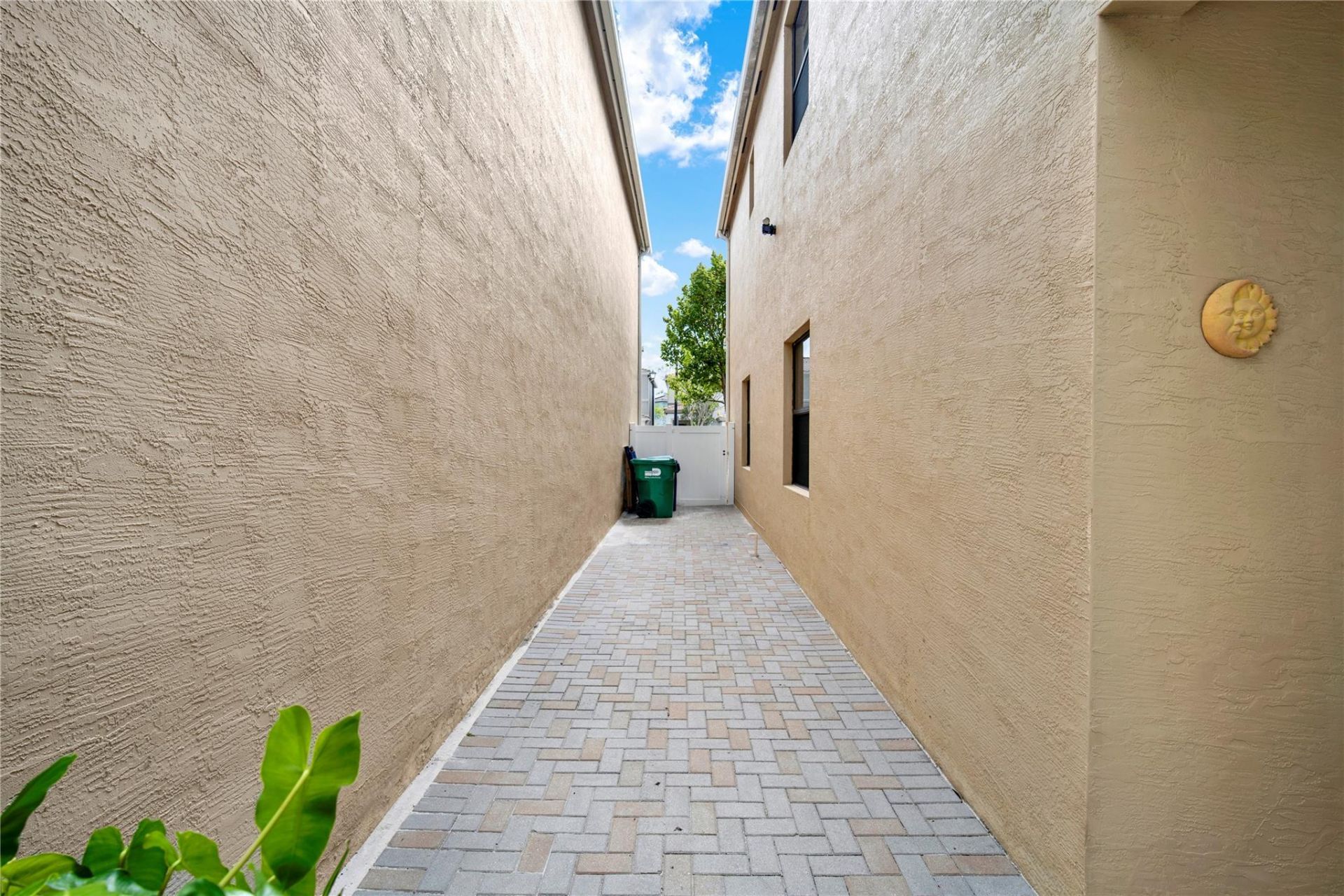 805 NE 191st Street, Miami, FL 33179 Photo