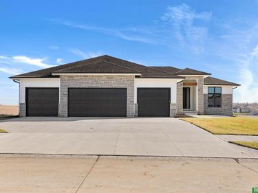 10705 S 219th Avenue, Gretna, NE 68028