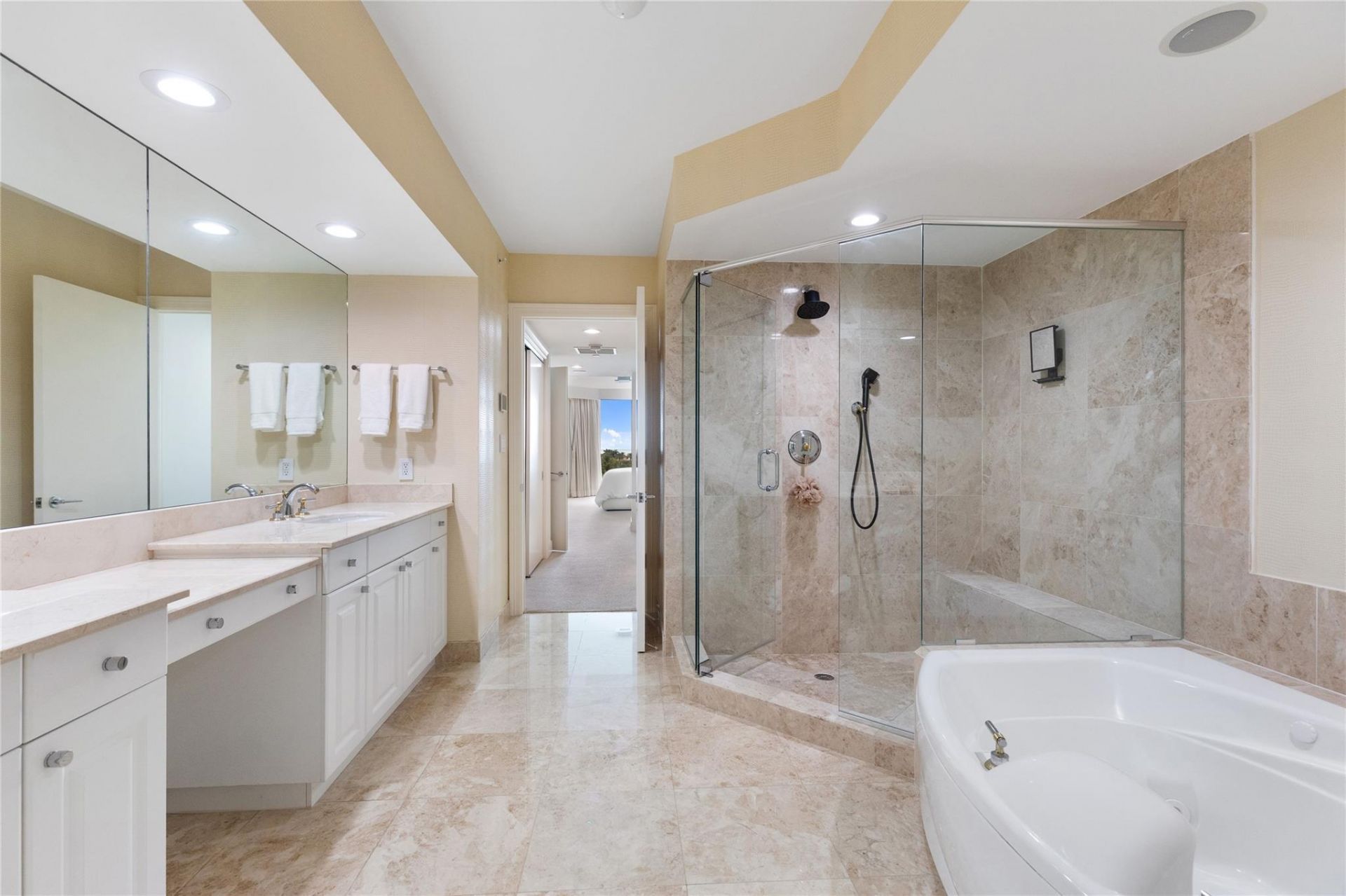 20201 E Country Club Drive, Unit 706, Aventura, FL 33180 Photo