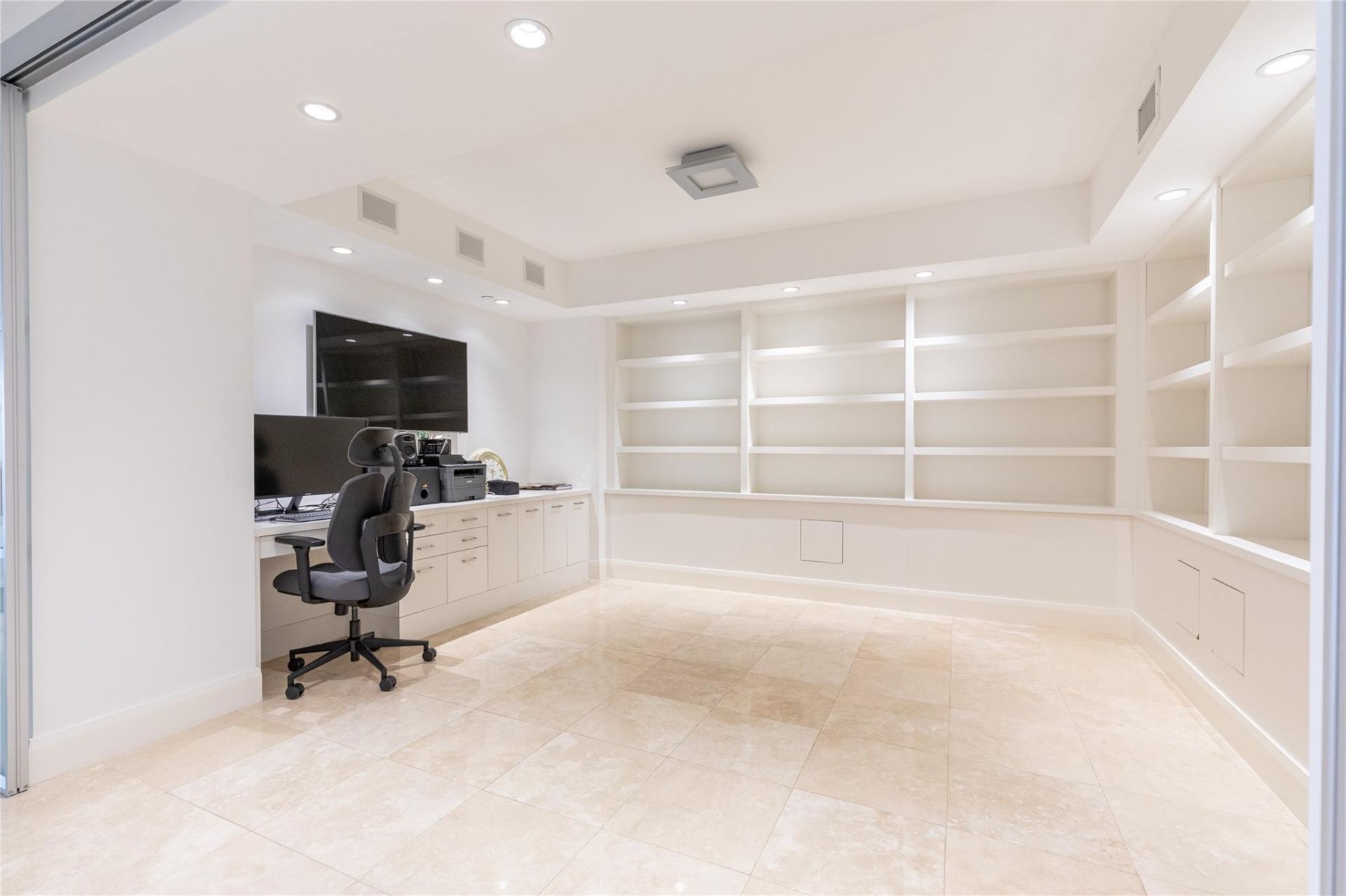 20201 E Country Club Drive, Unit 706, Aventura, FL 33180 Photo