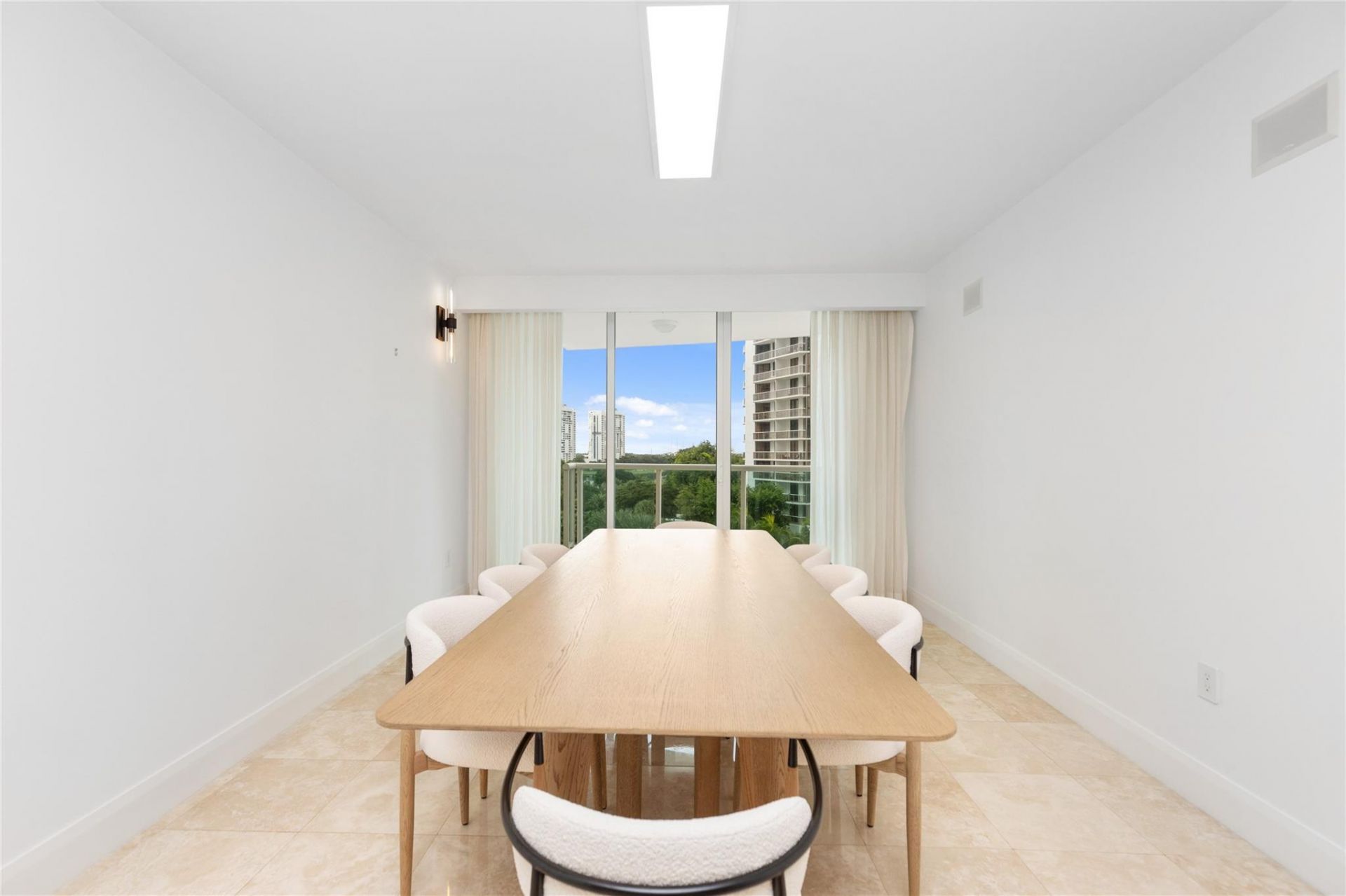 20201 E Country Club Drive, Unit 706, Aventura, FL 33180 Photo