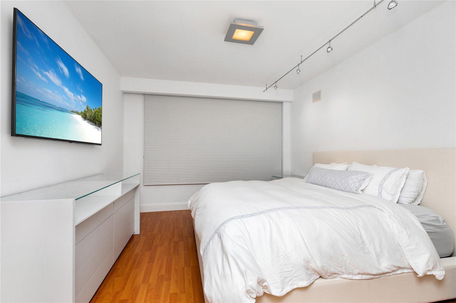 20201 E Country Club Drive, Unit 706, Aventura, FL 33180 Photo