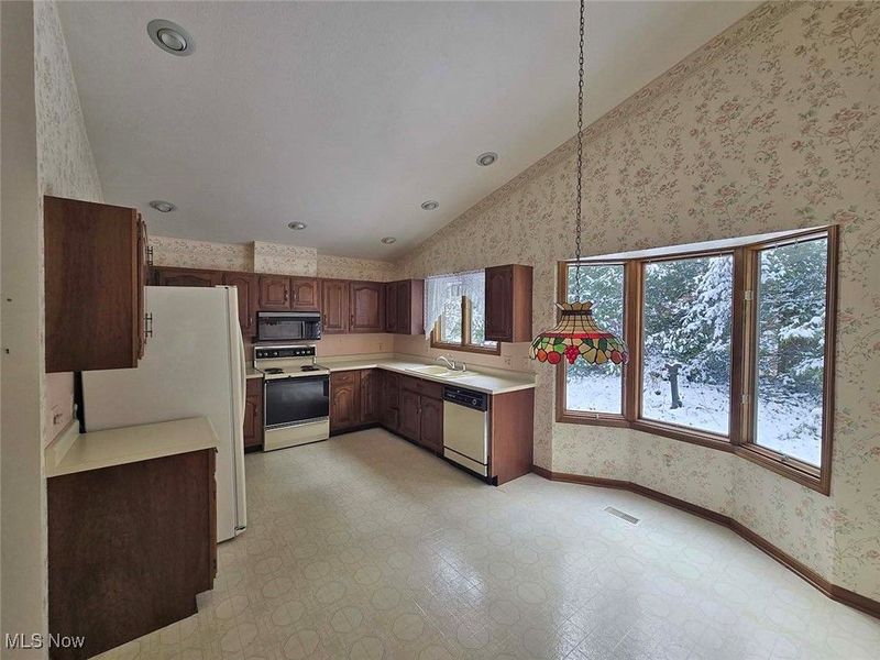 117 Brookview Drive SW, North Canton, OH 44709 Photo 3