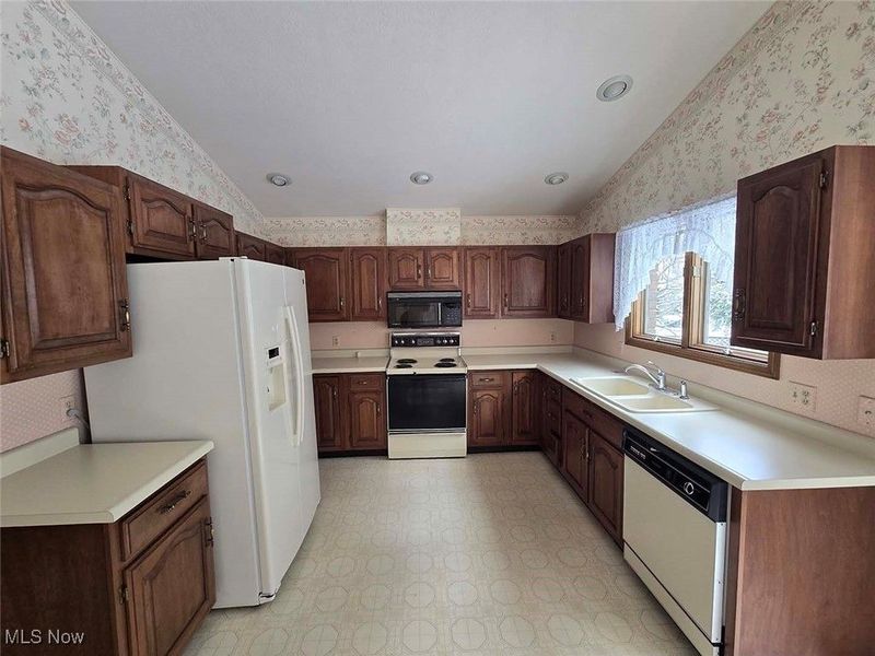 117 Brookview Drive SW, North Canton, OH 44709 Photo 4