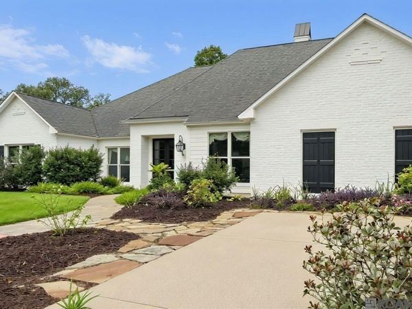 16829 Amberwood Dr, Saint George, LA 70810