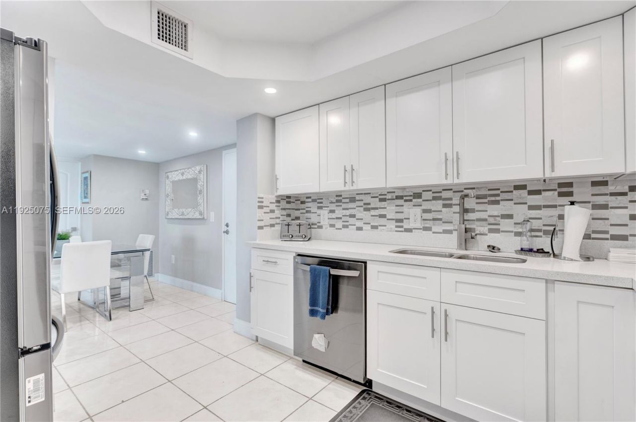 9273 Collins Ave, Unit 407, Surfside, FL 33154 Photo