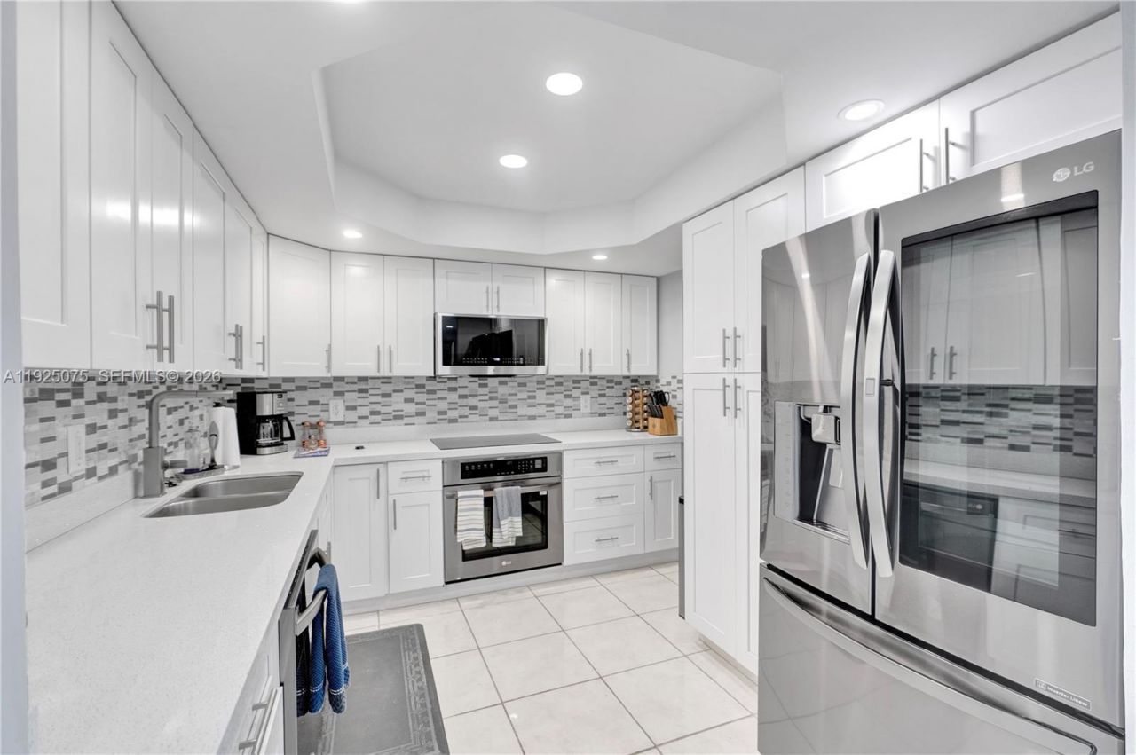 9273 Collins Ave, Unit 407, Surfside, FL 33154 Photo