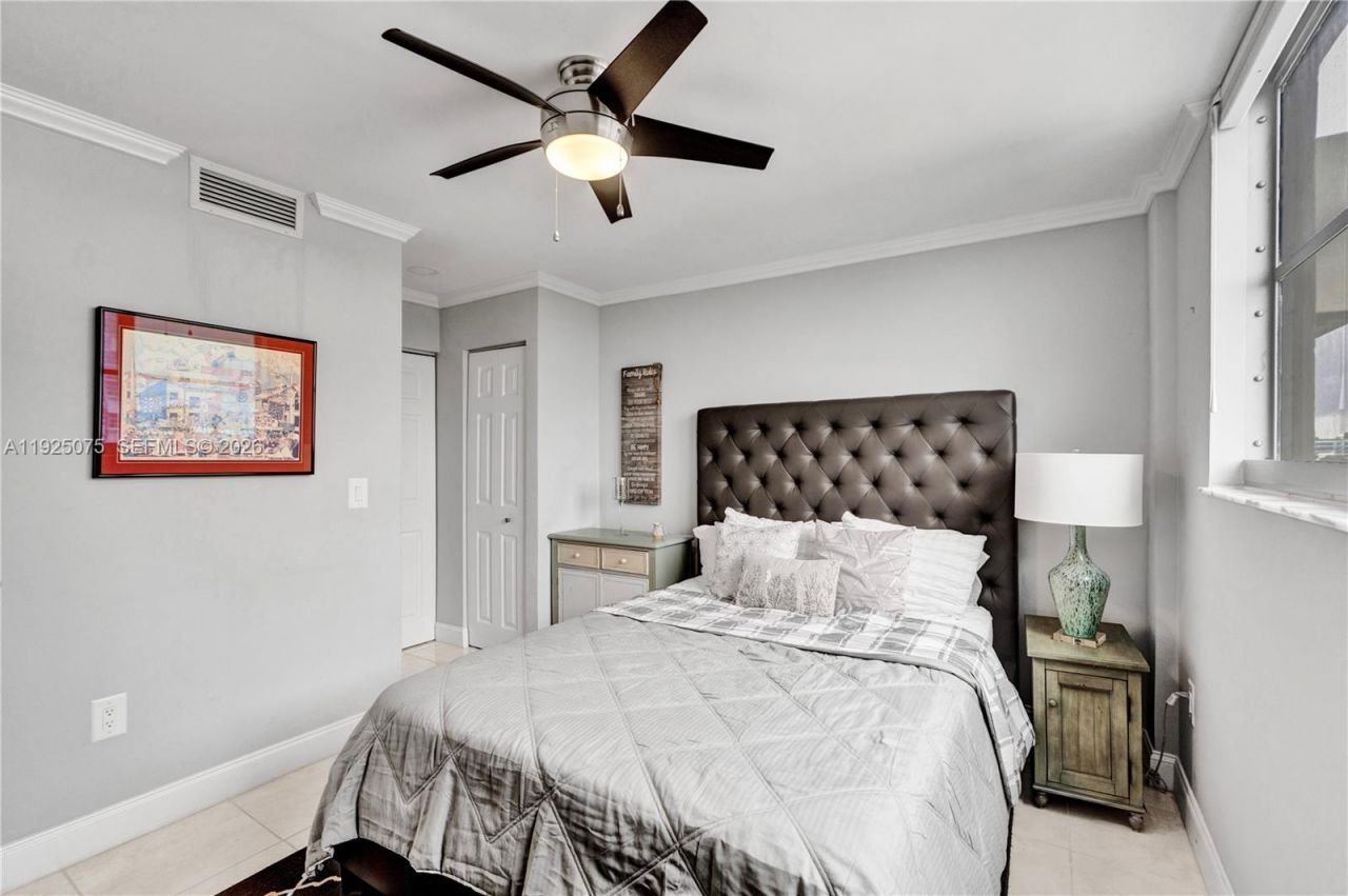 9273 Collins Ave, Unit 407, Surfside, FL 33154 Photo