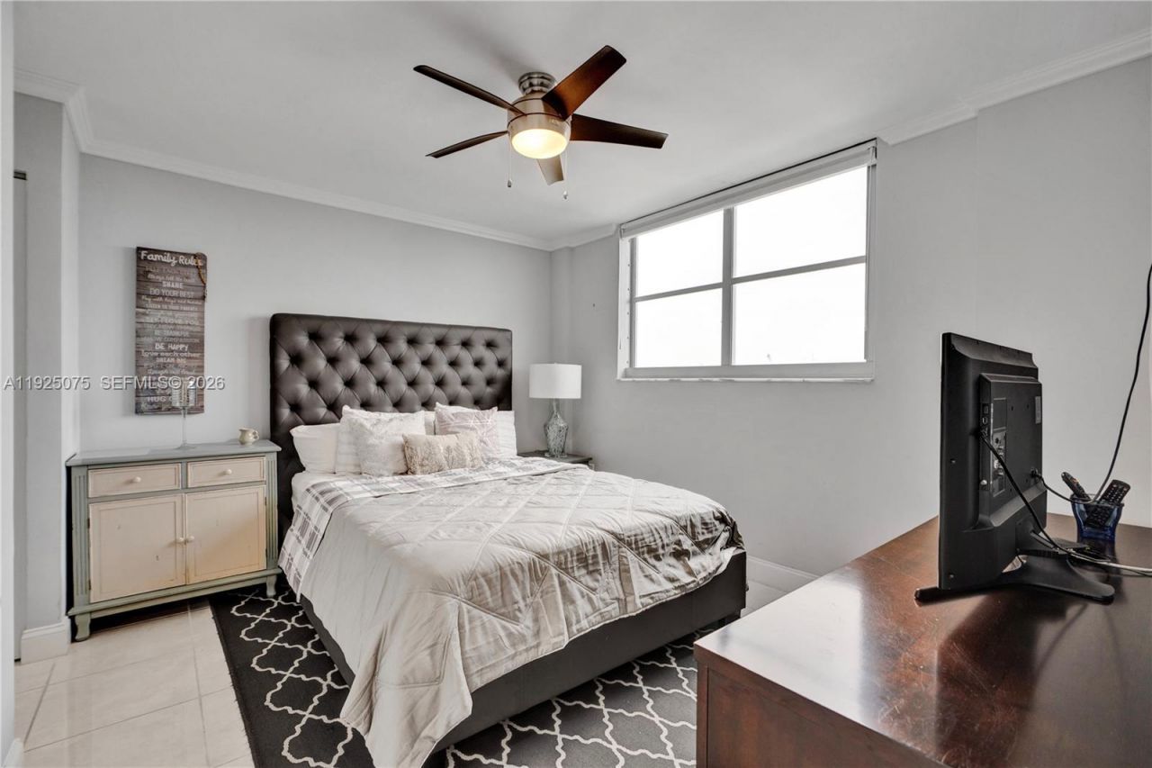 9273 Collins Ave, Unit 407, Surfside, FL 33154 Photo