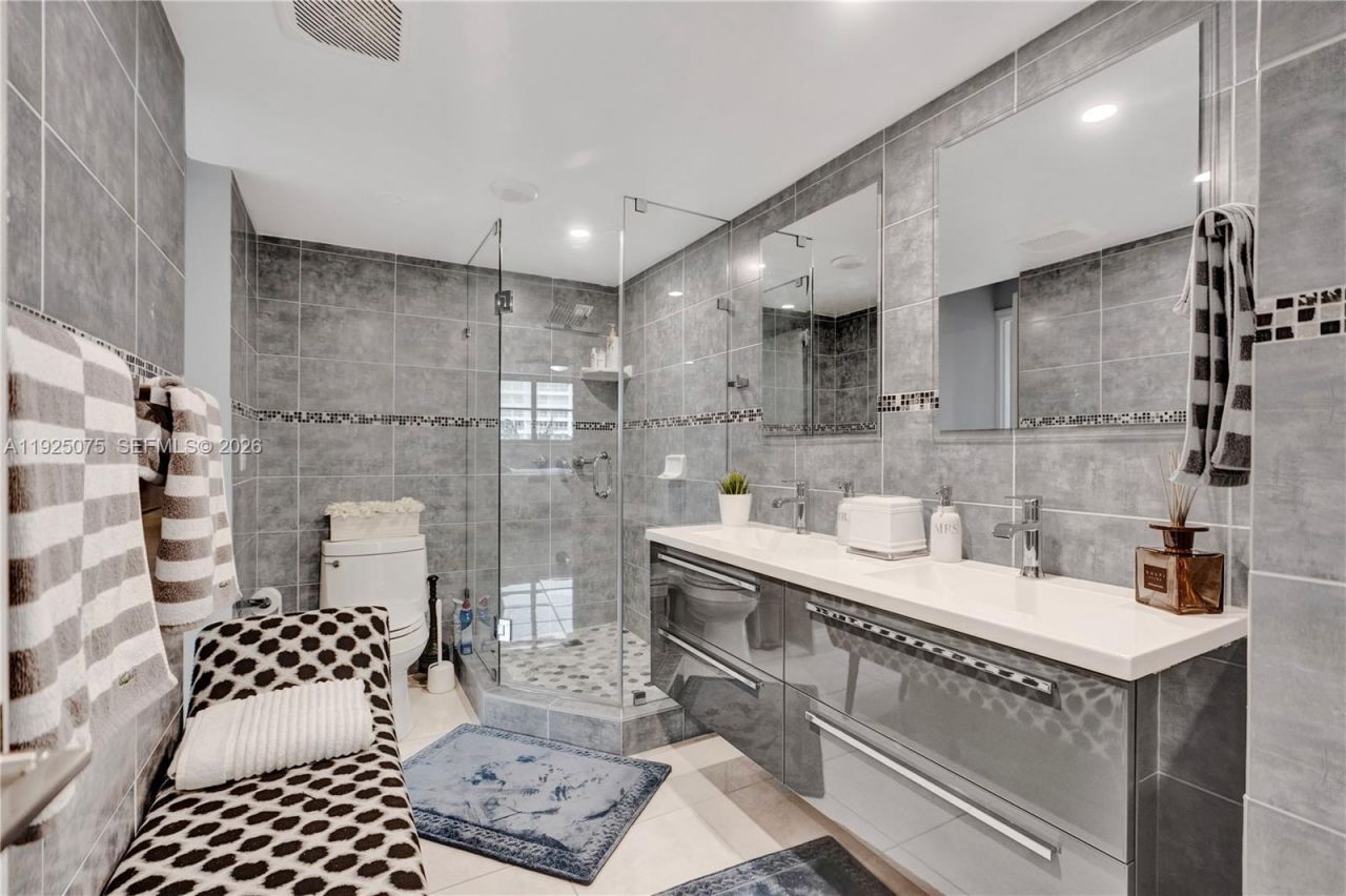 9273 Collins Ave, Unit 407, Surfside, FL 33154 Photo