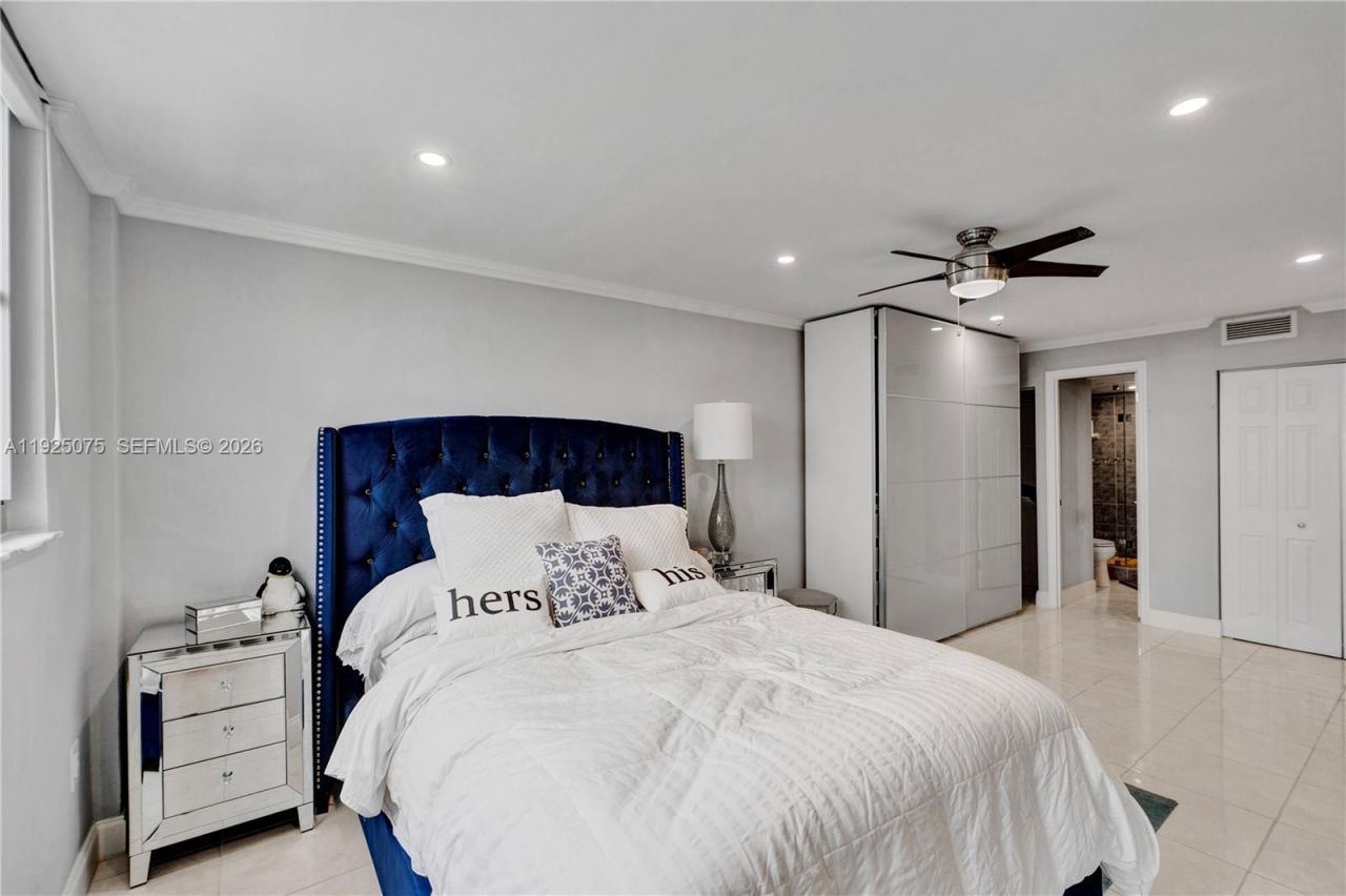 9273 Collins Ave, Unit 407, Surfside, FL 33154 Photo