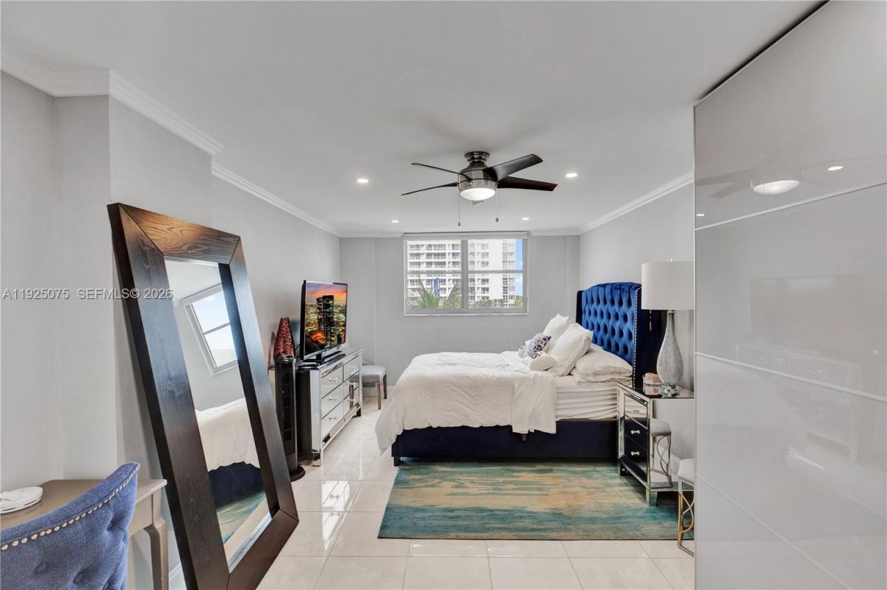 9273 Collins Ave, Unit 407, Surfside, FL 33154 Photo