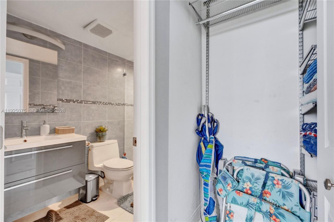 9273 Collins Ave, Unit 407, Surfside, FL 33154 Photo