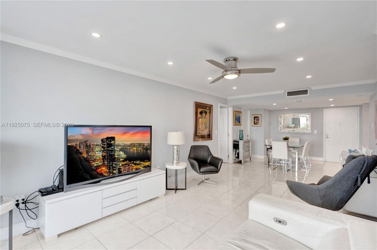 9273 Collins Ave, Unit 407, Surfside, FL 33154 Photo