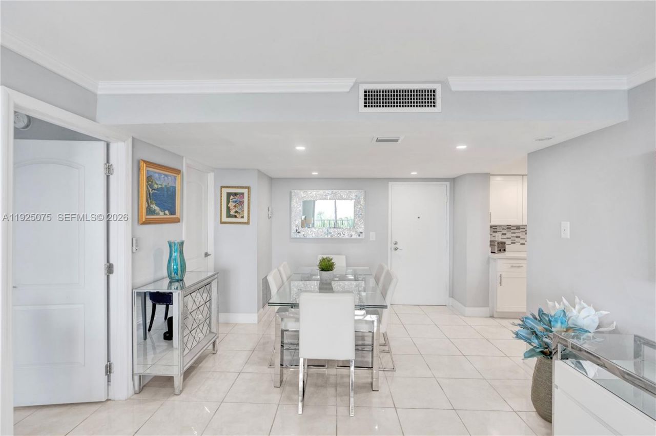 9273 Collins Ave, Unit 407, Surfside, FL 33154 Photo