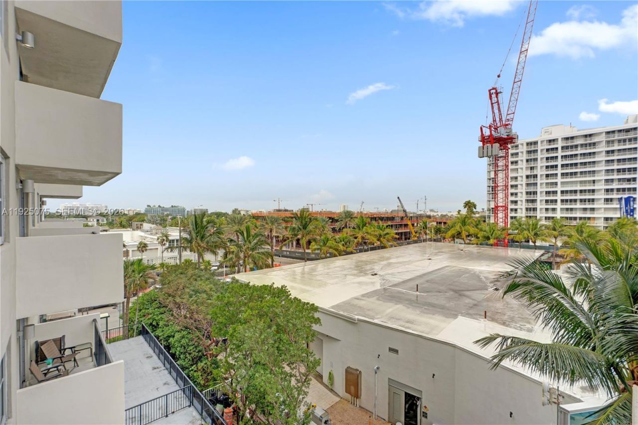 9273 Collins Ave, Unit 407, Surfside, FL 33154 Photo