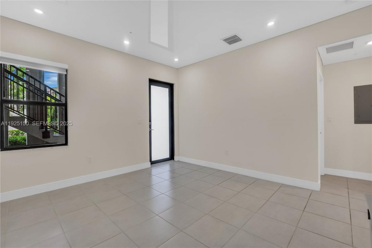 8151 NW 104th Ave, Unit 7, Doral, FL 33178 Photo