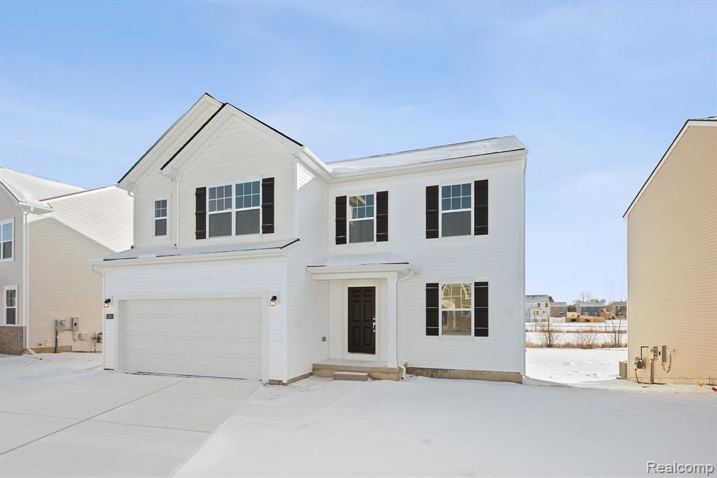 418 Hidden River W, Holly Township, MI 48442 Main Photo