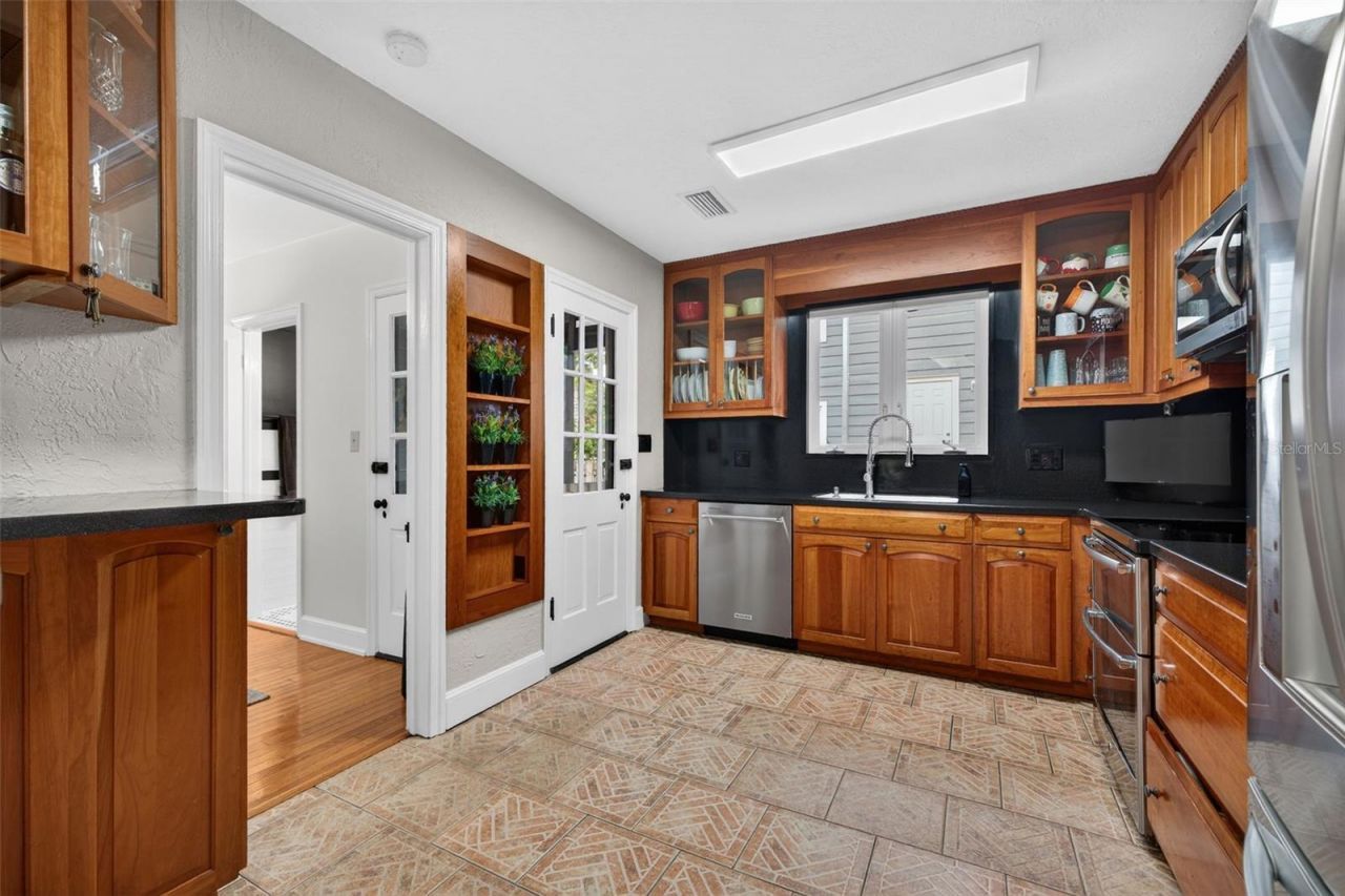 737 28th Avenue N, Saint Petersburg, FL 33704 Photo