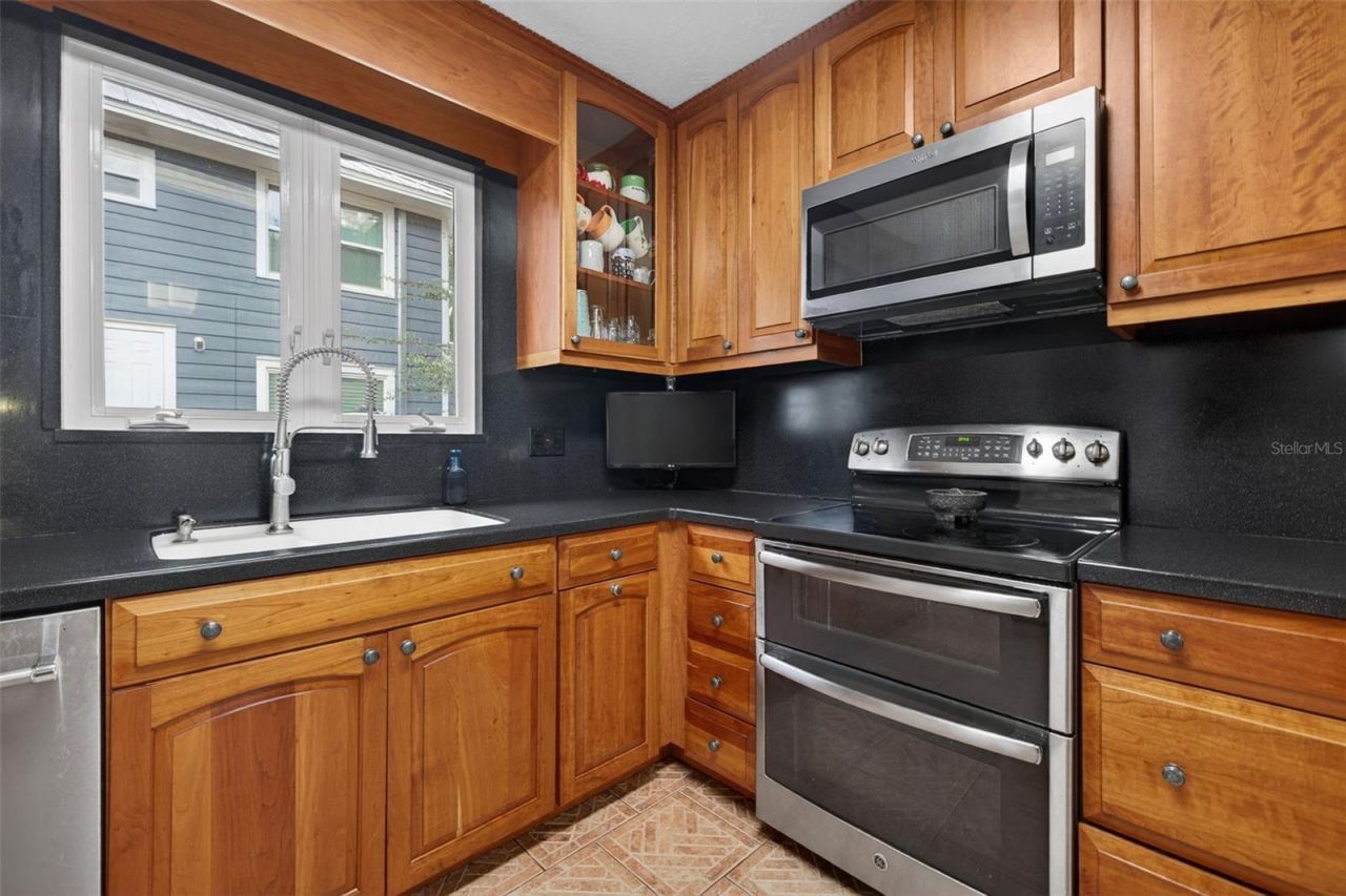 737 28th Avenue N, Saint Petersburg, FL 33704 Photo