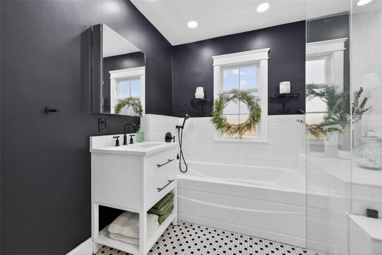 737 28th Avenue N, Saint Petersburg, FL 33704 Photo