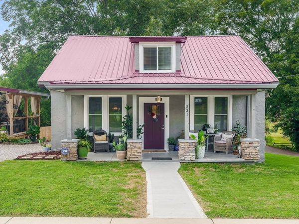 231 S Young St, Sparta, TN 38583