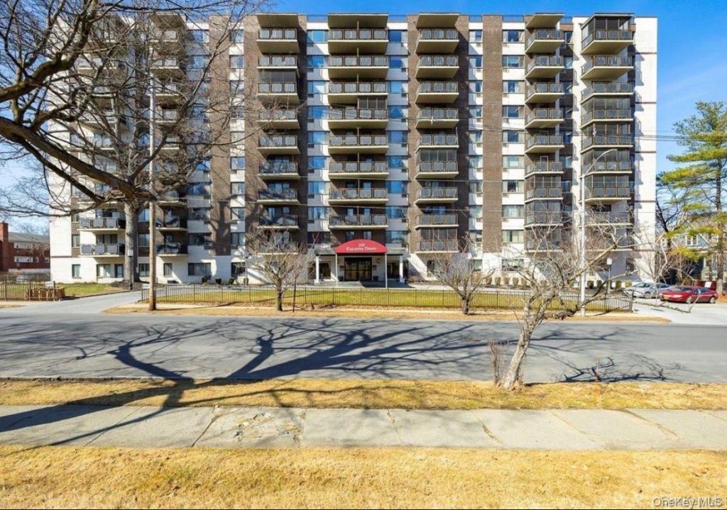 160 Academy Street, Unit #L1, Poughkeepsie, NY 12601 Main Photo