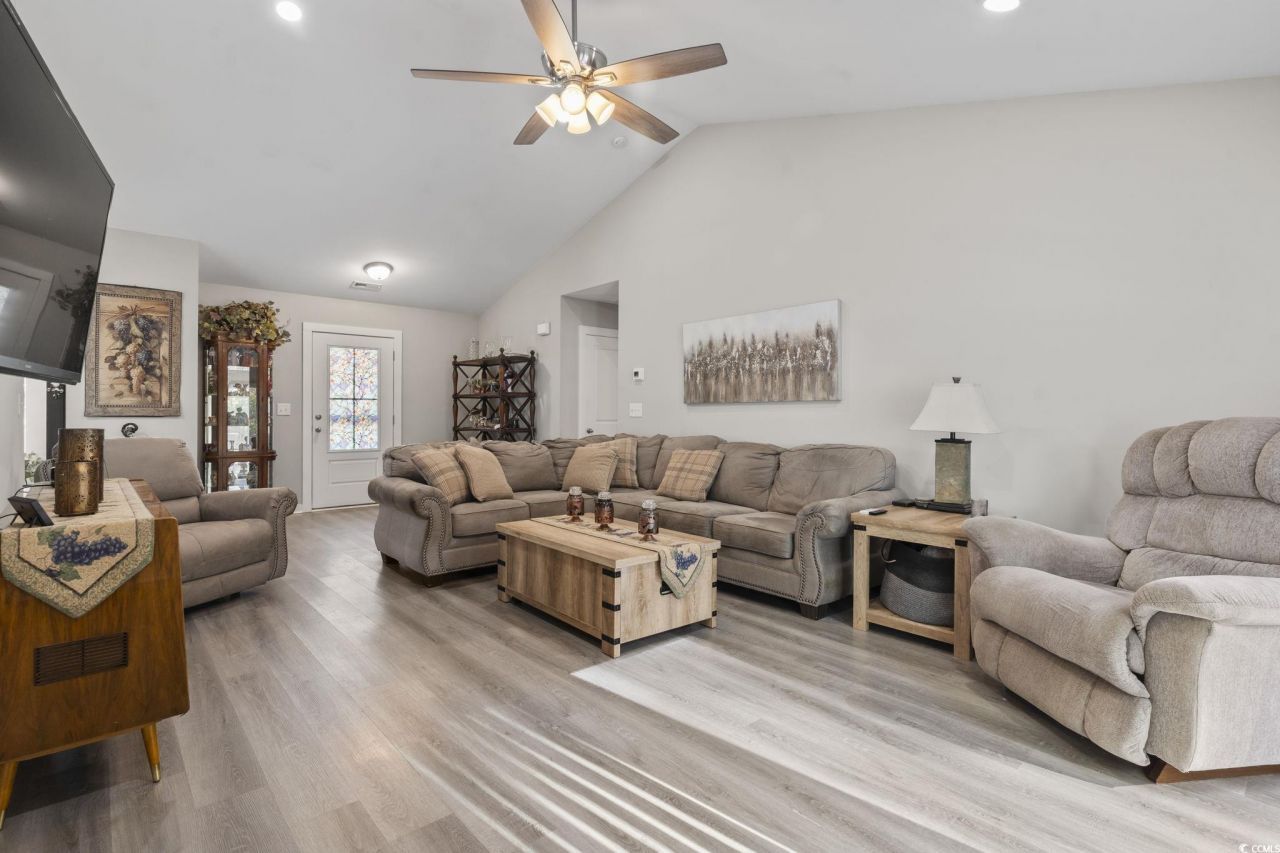 2715 Biscane Ct. Photo 5