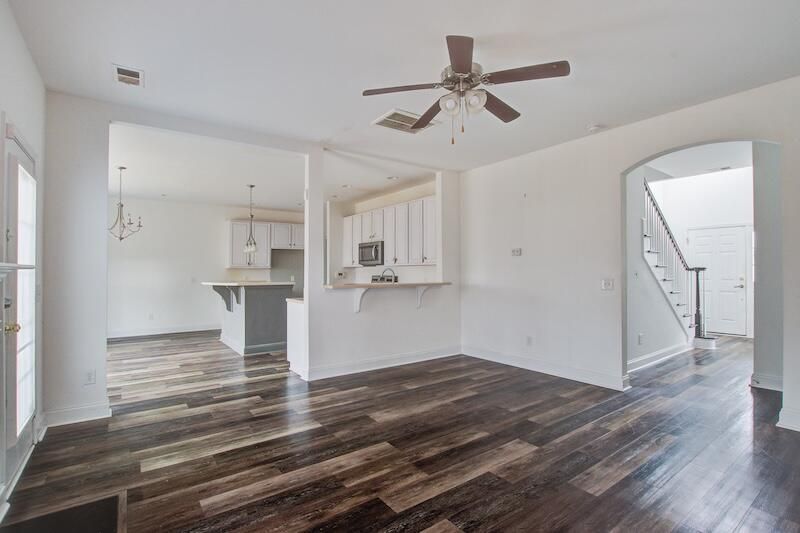 105 Netherfield Drive Photo 5