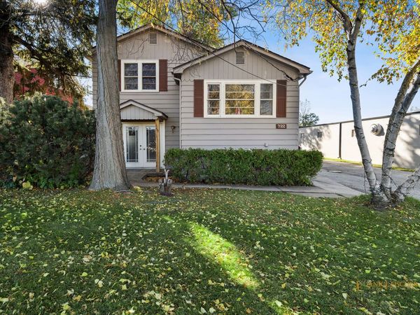 722 E Calhoun Street, Woodstock, IL 60098