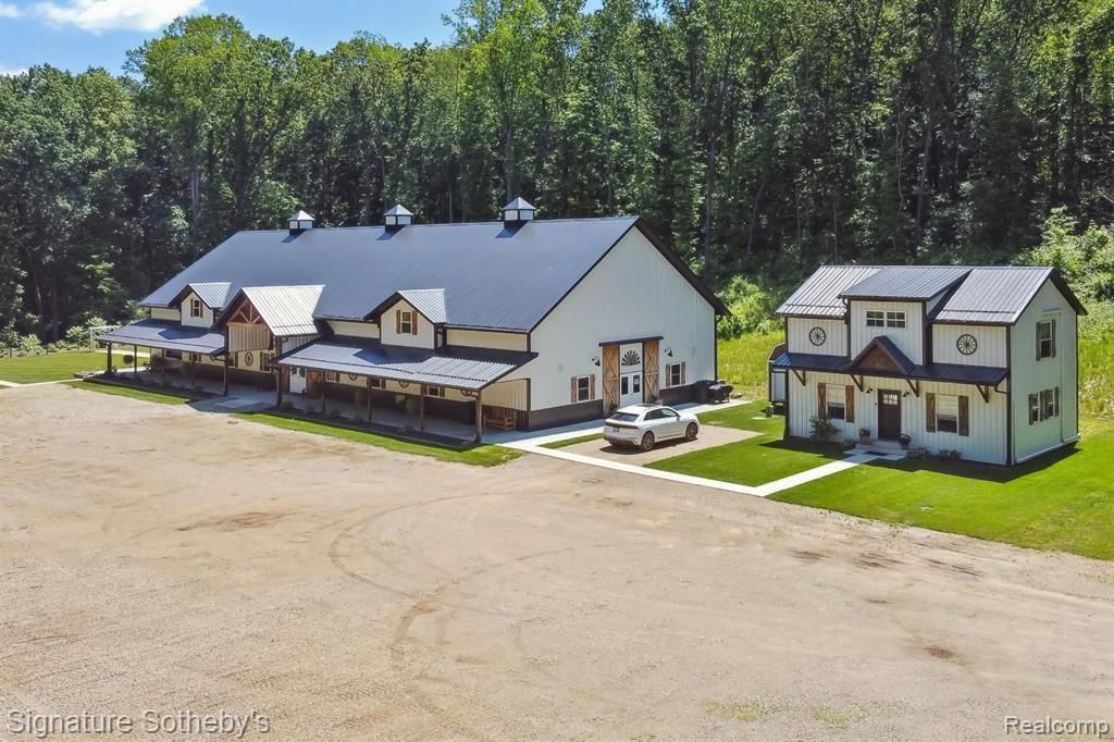 15165 Main Street, Buchanan, MI 49107 Main Photo