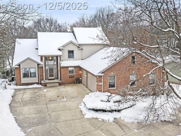 2757 N Tipsico Lake Road, Hartland Twp, MI 48353