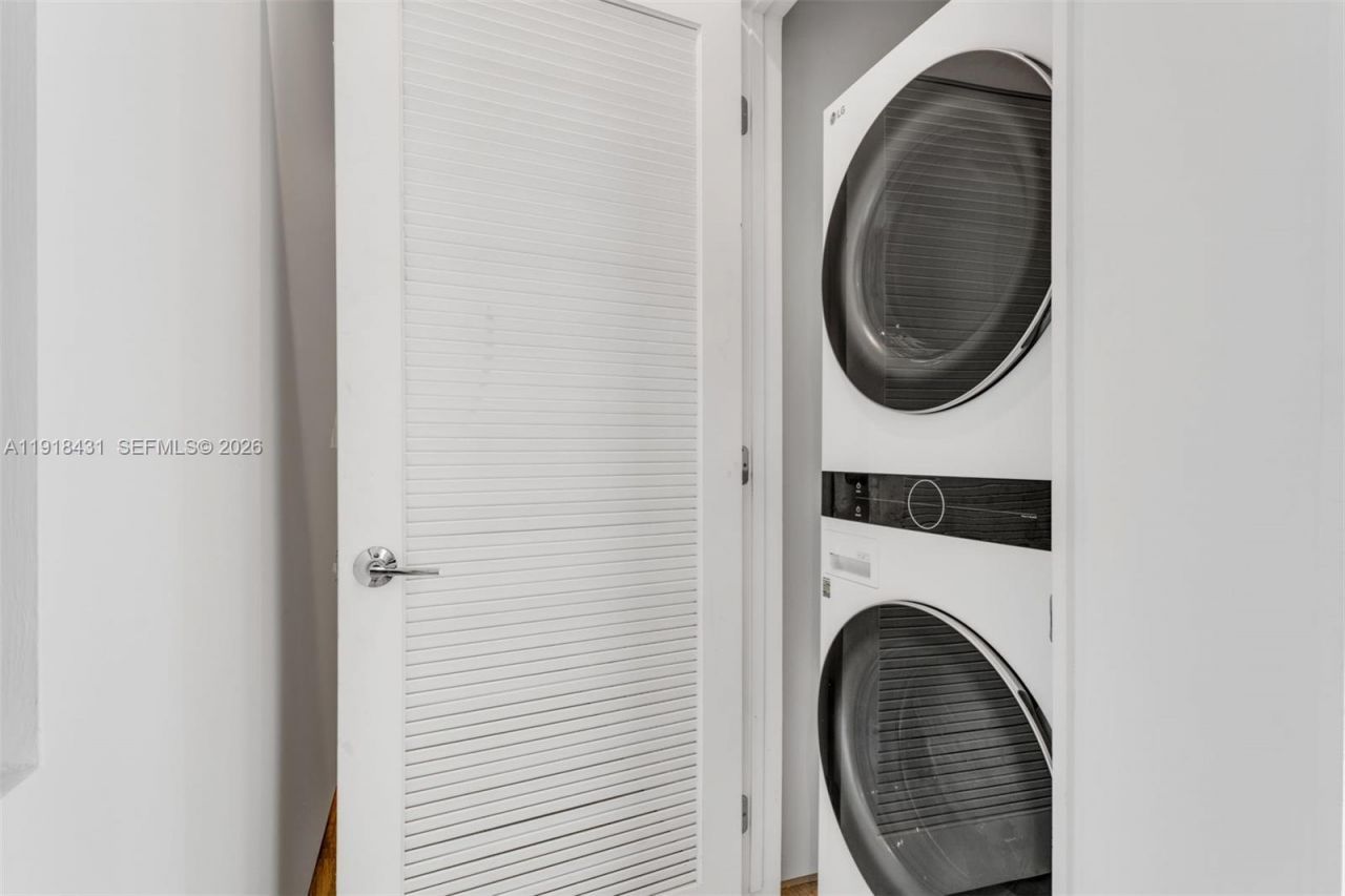 1525 Bay Rd, Unit 1525, Miami Beach, FL 33139 Photo