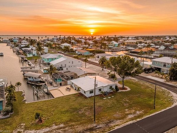 2390 Oleander ST, ST. JAMES CITY, FL 33956